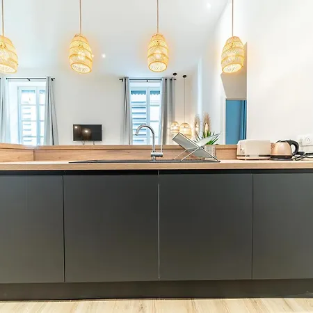 Smartstay Opera Barbara Apartment