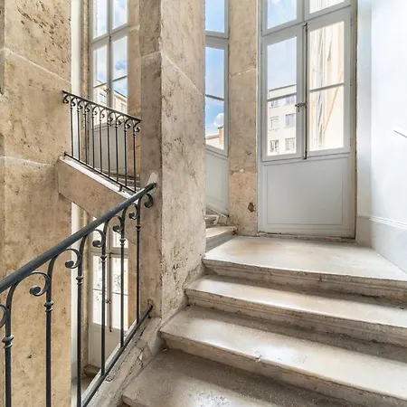Smartstay - Opera Apartment *