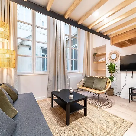 Smartstay Opera Barbara Apartment