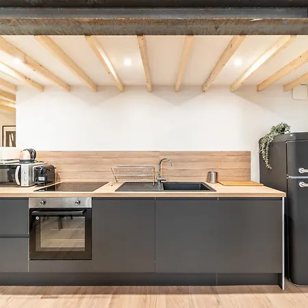 Smartstay Opera Barbara Apartment